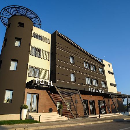 Hotel Ideo Lux Ni Εξωτερικό φωτογραφία