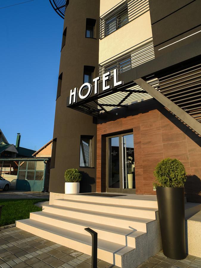 Hotel Ideo Lux Ni Εξωτερικό φωτογραφία