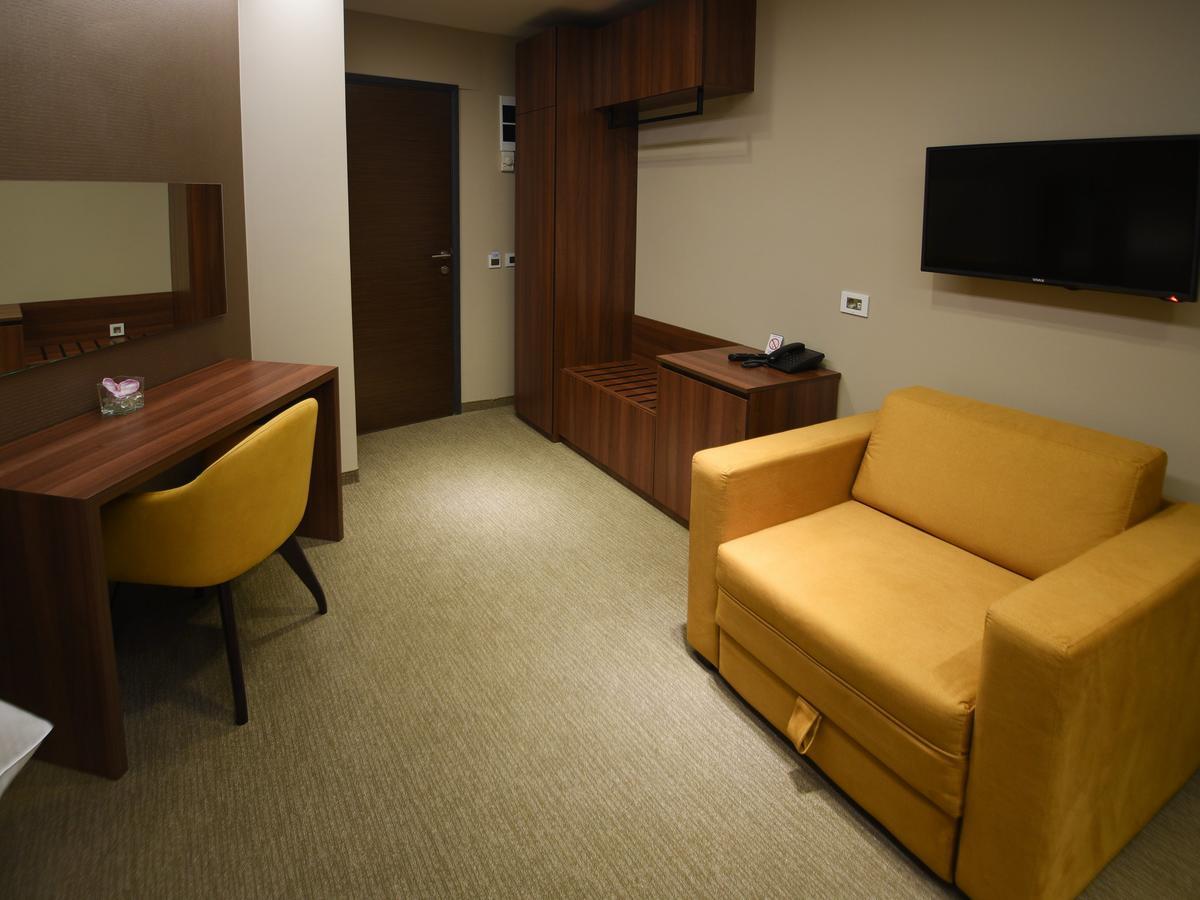 Hotel Ideo Lux Ni Εξωτερικό φωτογραφία