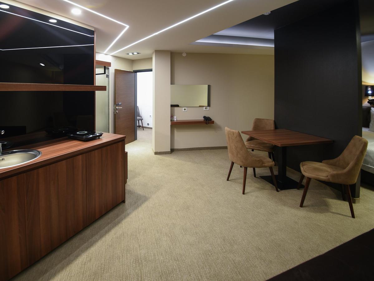 Hotel Ideo Lux Ni Εξωτερικό φωτογραφία