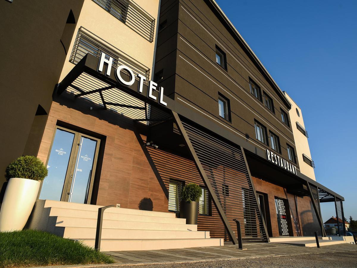 Hotel Ideo Lux Ni Εξωτερικό φωτογραφία