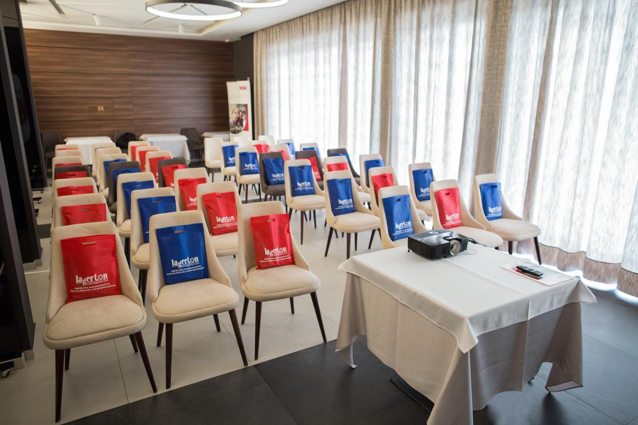 Hotel Ideo Lux Ni Εξωτερικό φωτογραφία